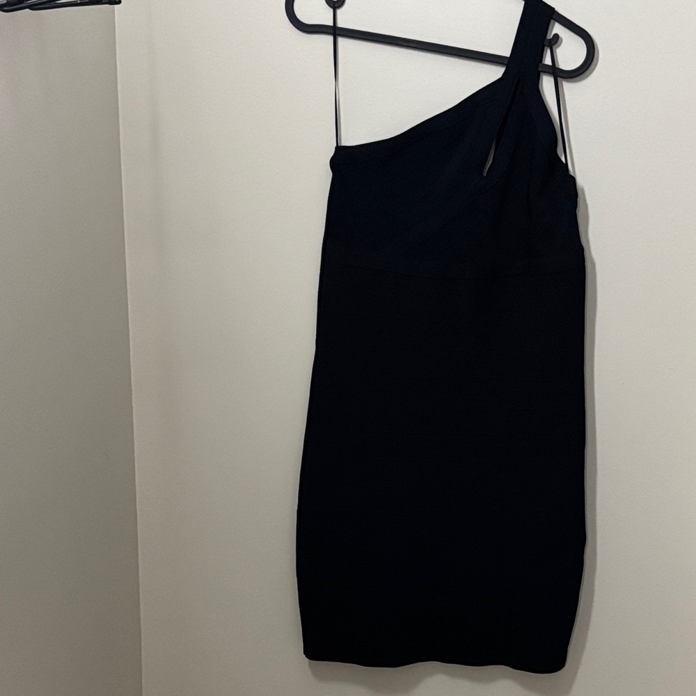 Guess women LG Black One-Shoulder Dress with zipped back great for all occasions